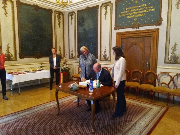 Eintragung des Bürgermeisters von Pomerode in das Ehrenbuch der Stadt Greifswald